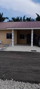 Rumah teres 3 bilik,2 bilik air di lorong Singgahsana Parit Karjo