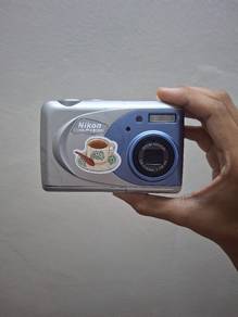 Nikon COOLPIX 2000 Digital Camera