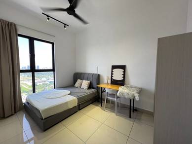 Free utilies wifi and cleaning room rent 