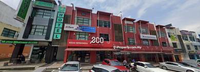 For Rent: 3 Storey End-lot Shop @ Taman Putra Permai, Seri Kembangan