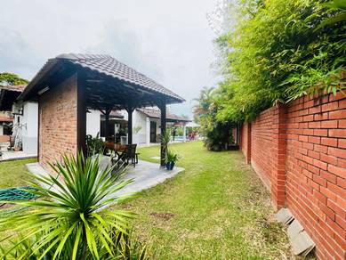 For Sale : Villa 1,5-Storey / Fully Furnished / Villa cantik