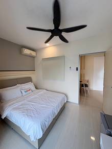 Queen Bedroom + Balcony @ Medini Signature 🌆 | ZERO Deposit | 5 mins