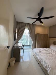 Queen Bedroom + Balcony @ Medini Signature 🌆 | ZERO Deposit | 5 mins