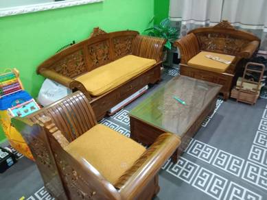 1 SET KERUSI KAYU JATI (3+1+1) TERMASUK MEJA KOPi