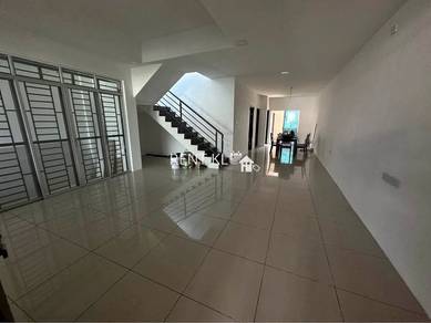 3 Bedrooms 2 Bathrooms 2 Storey Terrace House At Taman Tunku For Rent