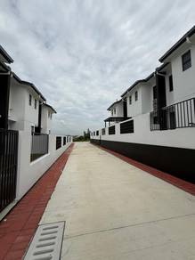 Spacious Double Storey Superlink House Elmina Green7 For Rent.