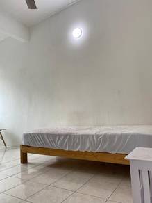 seberang jaya 2nd master room with private toilet，indoor carpark