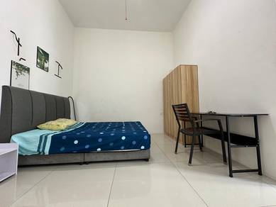 Middle Room with private bathroom @ Carnation Villa, Bukit Minyak