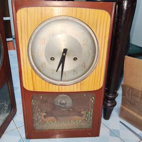 Vintage Wind-up Mechanical Wall Clock Jam Dinding1