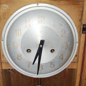 Vintage Wind-up Mechanical Wall Clock Jam Dinding1