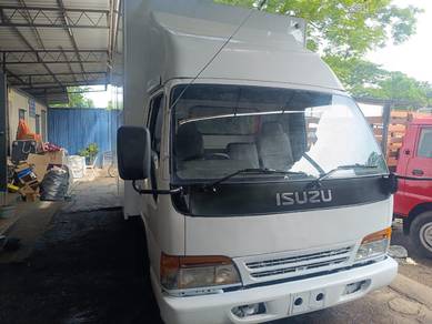 2015 ISUZU npr71 (rb/ems p) 17ft