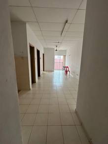 Ready Move in【 Top Floor, Basic unit 】 Rawang Mutiara Shop Apartment