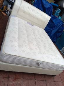 Queen bedframe mattress/ katil tilam
