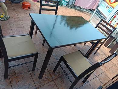 Dining table with chair/ meja makan kerusi
