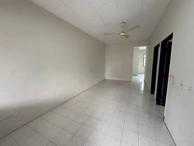 Single Storey @ Taman Daya / 3 room / New Touch Up Unit / Jalan Pinang