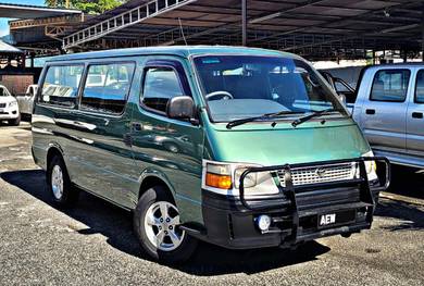 Toyota HIACE 3.0D WINDOW VAN ROOF AIRCORN