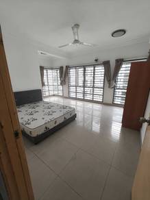 Suriamas Suites / Low Deposit / to ciq 10 mins / Master room