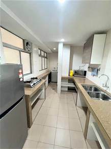 (Nice Reno) Rhythm Avenue 2r1b Full furnish next Lrt Main place Usj 19