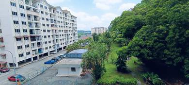 A Prime Location @ Tmn Mutiara Apartment Kajang