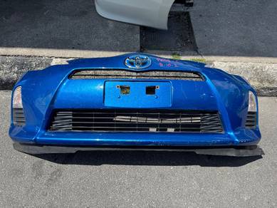 No 8-10-2 Toyota Prius C Front Bumper Jpn