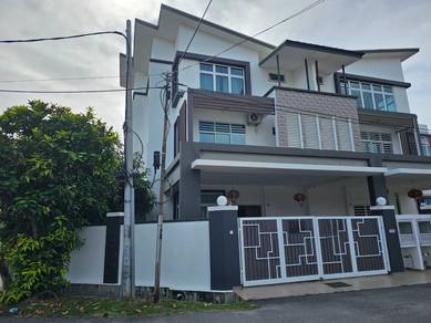 Freehold 3 Storey Semi D renovated at Bukit Senjuang