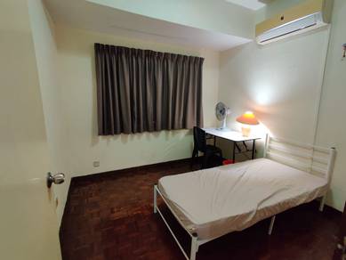 Medium bedroom@ condo, Ampang. Bus stop infront. 3KM to LRT. Highways.