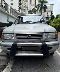 Toyota UNSER 1.8 GLi (M)