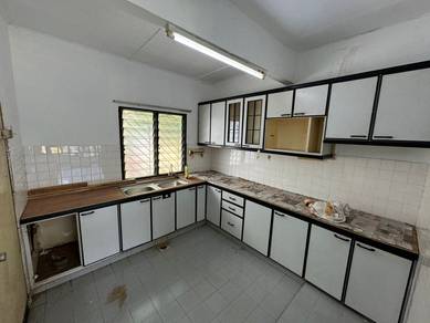 【 kitchen cabinet, metal grill 】 2 Storey House, Desa 1 Country Homes