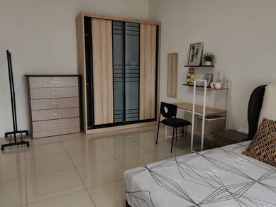 Big Balcony Room at Skysuites, walking distance to CIQ