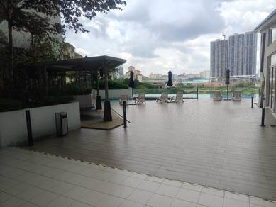 Private Studio Room for rent at Platinum OUG 400m to LRT Muhibbah 