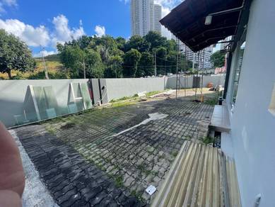3 Storey Terrace Coner Unit【6 Bedroom】Solok Thean Tek