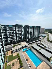 Facing Swimming Pool Residensi Zamrud