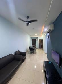 D Secret Garden 3 Bedroom 2 Car Park Near CIQ