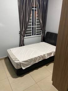 D Secret Garden 3 Bedroom 2 Car Park Near CIQ