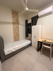 Maxim single room for rent