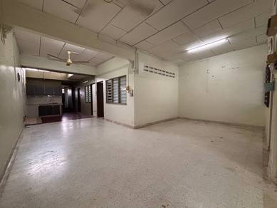 Teres setingkat kampung selamat, Kuantan