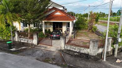 Tanah sangat luas rumah dekat dengan sekolah