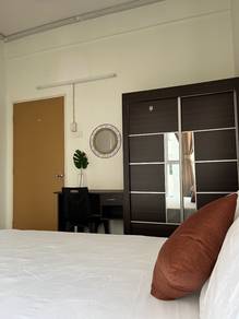 Impian Meridian Condominium Female Master Room Furnished Utilities