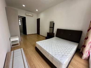 Big Master Bedroom (country Garden Danga Bay) near CIQ for rent