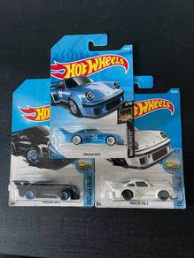 Hot Wheels Porsche 934.5 Blue Set