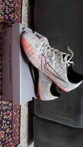 Boot bola untuk dilepas