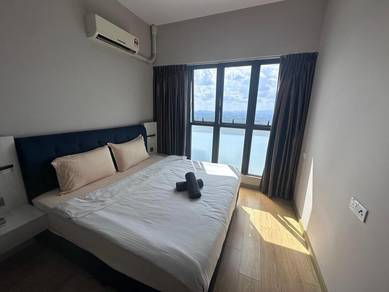 Royal Stand / Danga bay / 8 minit To CiQ / Complete service Apartments
