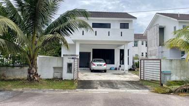 Kulai Landed corner Banglow House / 85x48 / Big Big Size /
