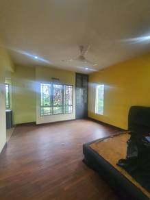 2.5 storey corner unit with huge land