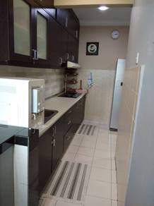 Beautifully Renovated Corner unit condo