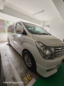 Hyundai GRAND STAREX 2.5 ROYALE PREMIUM