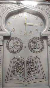 jam dinding di rumah