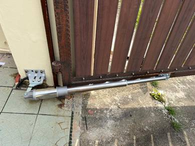 Ulu Tiram MOX01 Stainless Steel Arm Gate Opener
