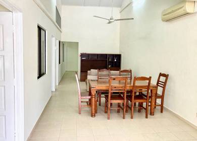 Kelana Jaya SS 5 Single Storey Terrace House Near LRT Station To Let