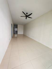 Rumah menghadap jalan besar di Residen 4